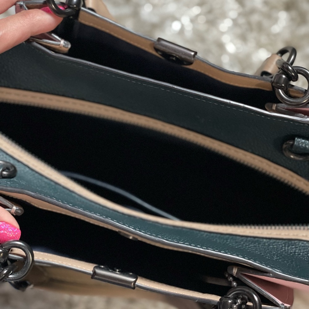 Cute Coach Purse 👜 - Picture 5 of 9